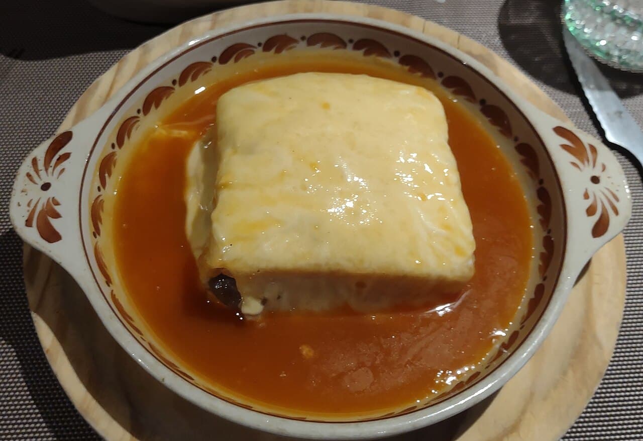 A Proper Francesinha, Porto